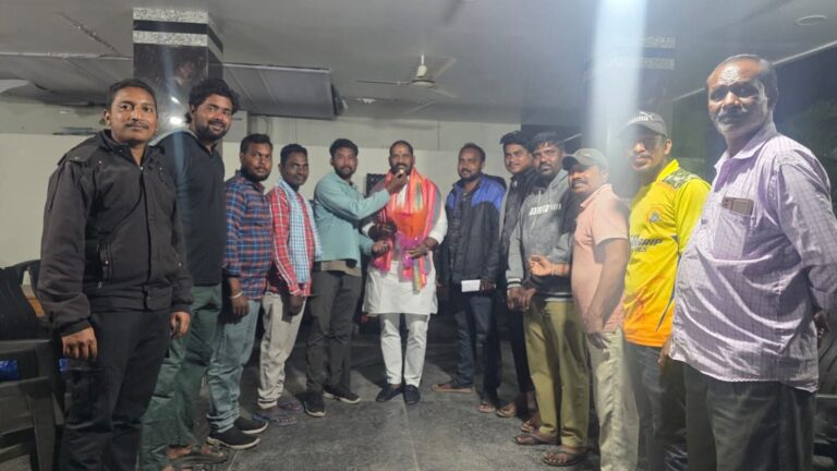 ఆయిల్ ట్యాంకర్ డ్రైవర్ల సమ్మె విజయవంతం…జీతాలు పెరిగేలా కృషి చేసిన కౌశిక హరి కి కృతజ్ఞతలు తెలియజేసిన ట్యాంకర్ డ్రైవర్స్ అండ్ క్లీనర్స్…