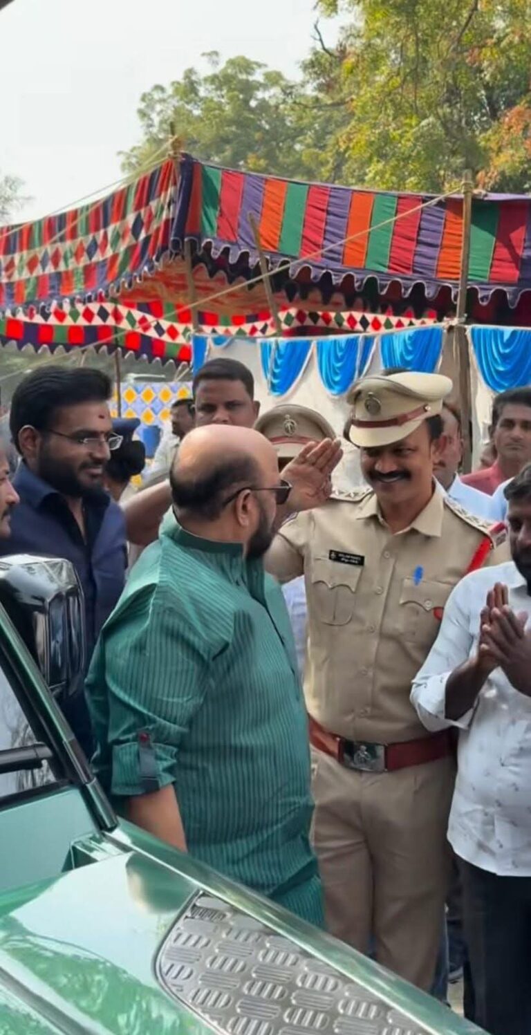 వరంగల్ పోలీస్ సెల్యూట్ వివాదం      వరంగల్‌లో చర్చనీయాంశంగా మారిన సీఐ సెల్యూట్..