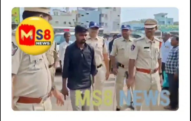 కదిరిలో పోలీస్ మాస్ యాక్షన్ 🔥గర్భిణీ పై దాడి చేసిన యువకుడిని రోడ్డుపై ఊరేగించారు.