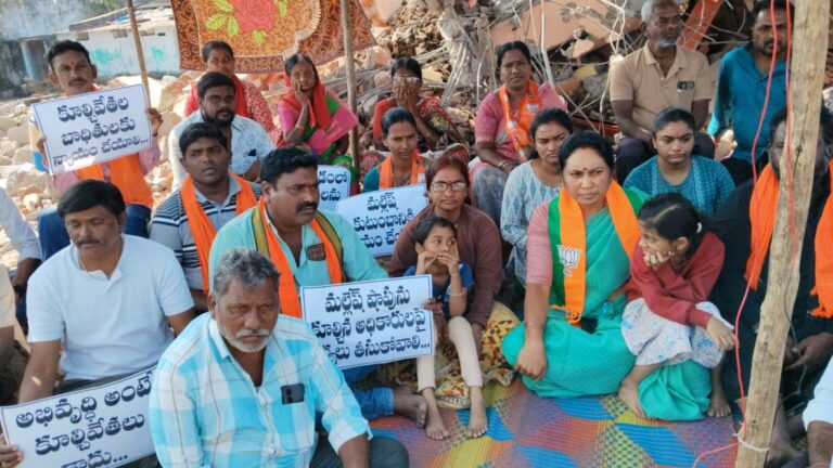 సిరి శెట్టి మల్లేష్  కుటుంబానికి న్యాయం చేయాలి – అభివృద్ధి పేరుతో కూల్చివేతలు తగదు.. బిజెపి రామగుండం ఇంచార్జ్ కందుల సంధ్యారాణి…