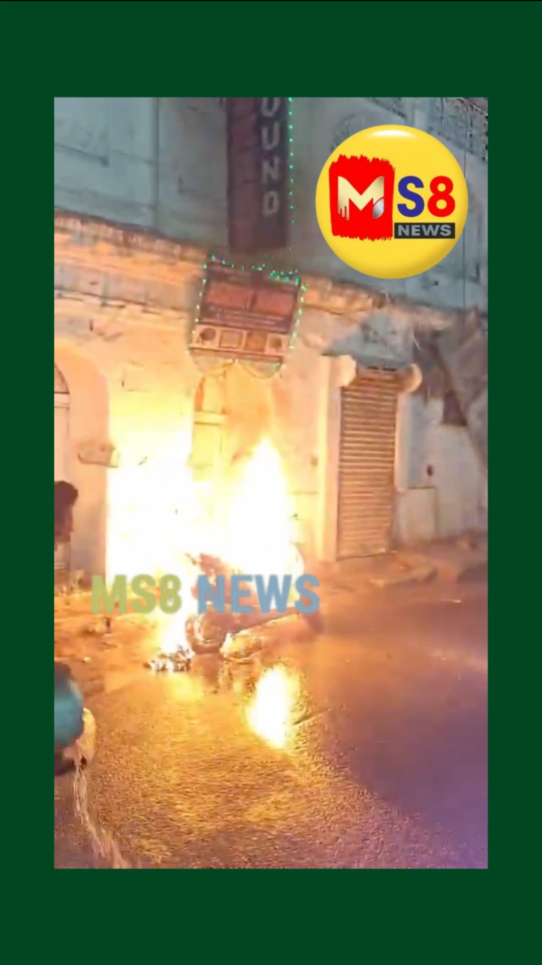 నడి రోడ్డుపై నడుస్తున్న స్క్యూటీలో మంటలు….