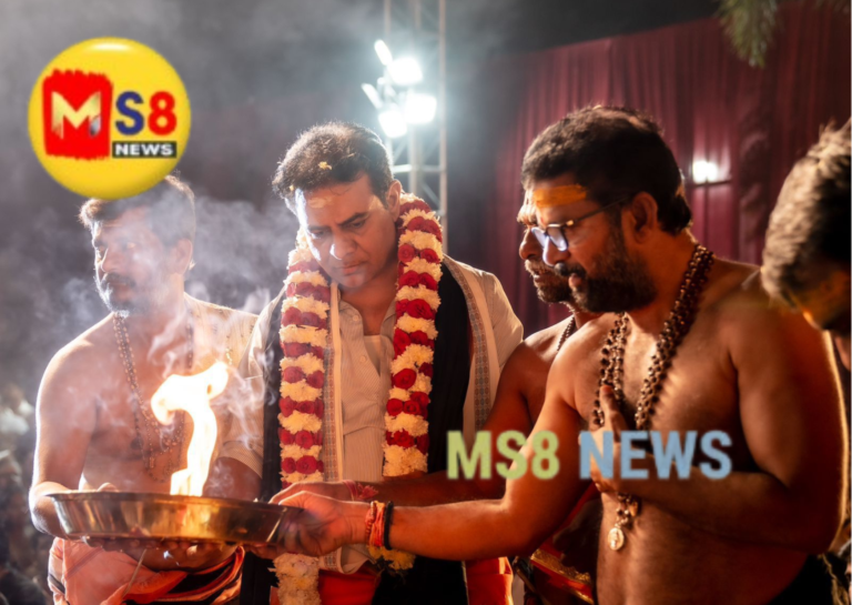 తెలంగాణ భవన్ లో జరిగిన పడిపూజ మహోత్సవానికి కేటీఆర్ తో హాజరైన మాజీ ఎమ్మెల్యే కోరుకంటి చందర్..