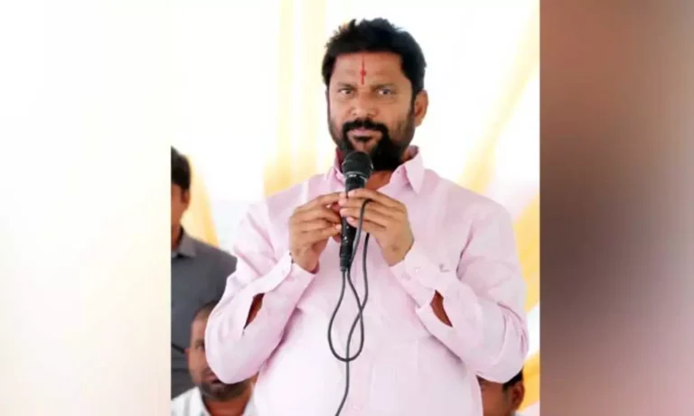 కేటీఆర్‌కు హ్యాట్రిక్ విజయం కానుకగా ఇవ్వాలి  ​- కాంగ్రెస్ హయాంలో అభివృద్ధి శూన్యం.. కూల్చివేతలే ఎక్కువ  ​- 60 డివిజన్లలో గులాబీ జెండా ఎగురవేయాలని శ్రేణులకు పిలుపు ఇచ్చిన కోరుకంటి చందర్..