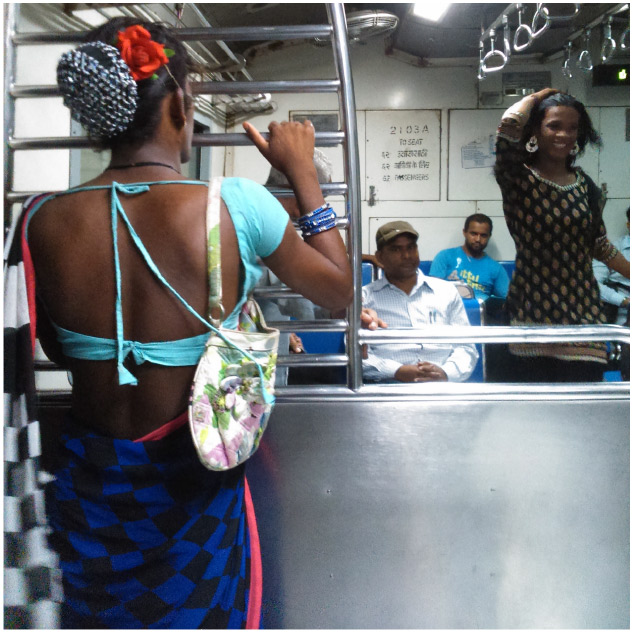 రైలు ప్రయాణికుడికి నరకం: డబ్బులు ఇవ్వలేదని యువకుడిపై హిజ్రాల పైశాచికం!