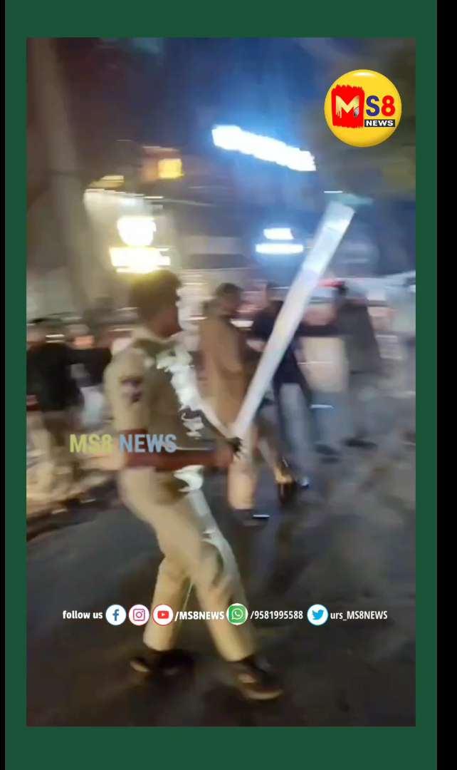 ఎల్బీనగర్‌లో హైడ్రామా: పోలీసులపై మందుబాబు దాడి!  ​నడిరోడ్డుపై నగ్నంగా బాలుడు.. ఎన్టీఆర్ నగర్ చెక్ పోస్ట్ వద్ద కలకలం