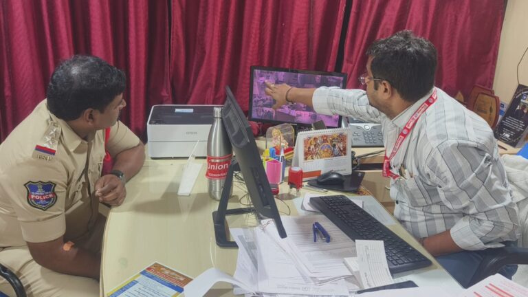 గోదావరిఖని బ్యాంకుల్లో భద్రత పై వన్ టౌన్ సీఐ ఇంద్రసేన రెడ్డి తనిఖీ.