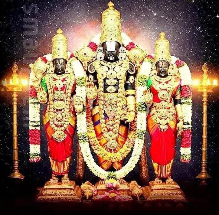 తిరుమలలో భద్రతా వైఫల్యం: చెప్పులతో మాడవీధుల్లోకి భక్తులు!