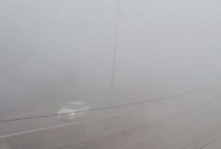 హైదరాబాద్ శివారులో దట్టమైన పొగమంచు.. స్తంభించిన ట్రాఫిక్…