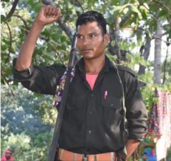 మావోయిస్టుకు మరో ఎదురు దెబ్బ     డిజిపి శివధర్ రెడ్డి ముందు లొంగిపోయిన బర్సే దేవా..?