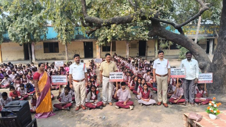 రోడ్డు భద్రత ప్రతి ఒక్కరి బాధ్యత: ట్రాఫిక్ ఇన్‌స్పెక్టర్ బి. రాజేశ్వరరావు.