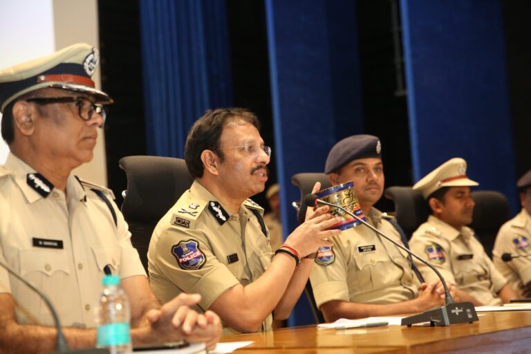 చైనీస్ మాంజాపై హైదరాబాద్ పోలీసుల కొరడా – రూ. 1.24 కోట్ల విలువైన సరుకు స్వాధీనం