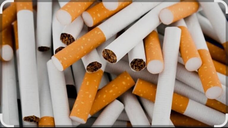 వచ్చే నెలలో (ఫిబ్రవరి 1, 2026) అమలులోకి రానున్న పన్నుల పెంపు కంటే ముందే మార్కెట్‌లో సిగరెట్ల ధరలు అమాంతం పెరిగిపోయాయి.