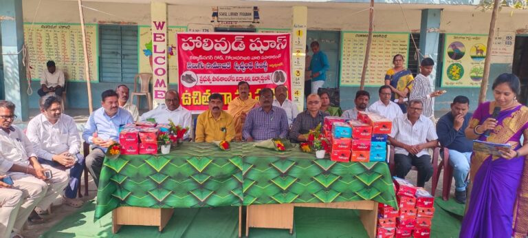 ప్రభుత్వ పాఠశాల విద్యార్థులకు షూ పంపిణీ: ‘వెలుగు’ స్వచ్ఛంద సంస్థ సేవలు అభినందనీయం