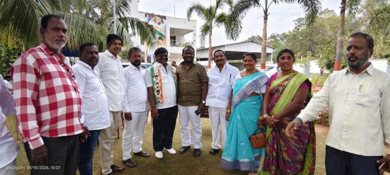 రామగుండంలో కాంగ్రెస్‌లోకి వలసల జోరు: పార్టీలో చేరిన మాజీ కార్పొరేటర్ కన్నూరి సతీష్