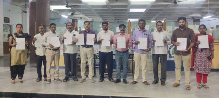 ​రామగుండం నగర పాలక సంస్థ తుది ఓటరు జాబితా ప్రచురణ  ​- మొత్తం ఓటర్లు 1,83,049  ​- పురుషుల కంటే మహిళా ఓటర్లే అధికం  ​- అరవై డివిజన్లలో జాబితా ప్రదర్శన