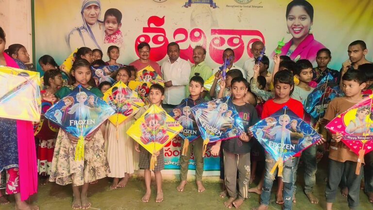 ​తబితా ఆశ్రమ పిల్లలు ఉన్నత స్థాయికి ఎదగాలి: మద్దెల దినేష్  ​ఆశ్రమ పిల్లలకు పతంగులు, పండుగ ఫలహారాల పంపిణీ