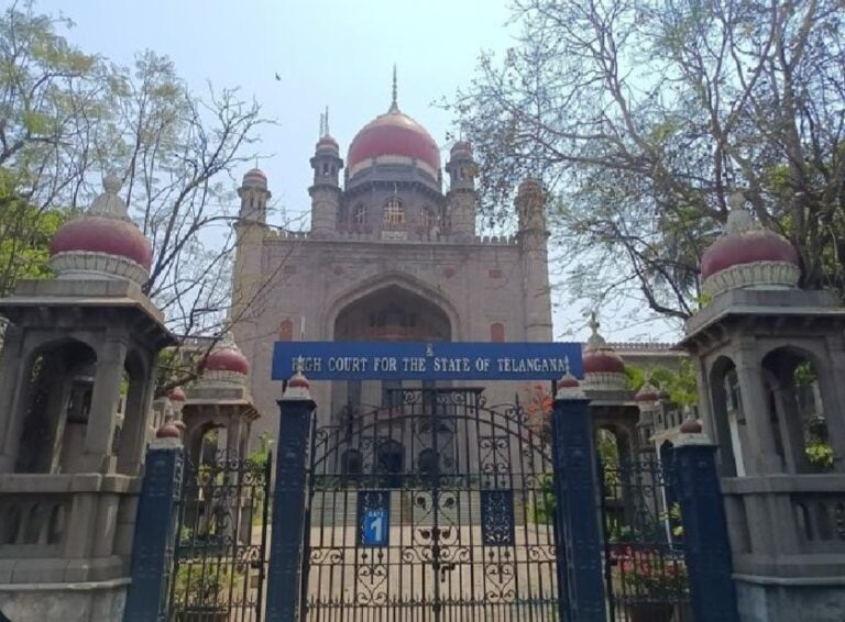 ​వాహనదారులను బలవంతం చేయొద్దు: పెండింగ్ చలానాలపై హైకోర్టు కీలక ఆదేశాలు