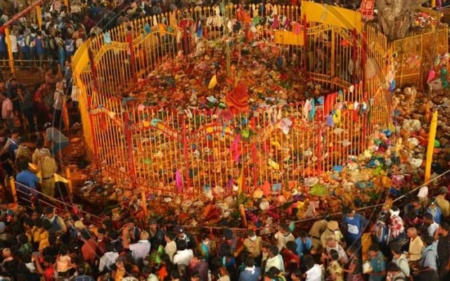 మేడారం మహాజాతర హుండీ లెక్కింపు పూర్తి..828 హుండీలతో రూ.13.25 కోట్ల ఆదాయం – విదేశీ కరెన్సీ, బంగారం, వెండి లభ్యం