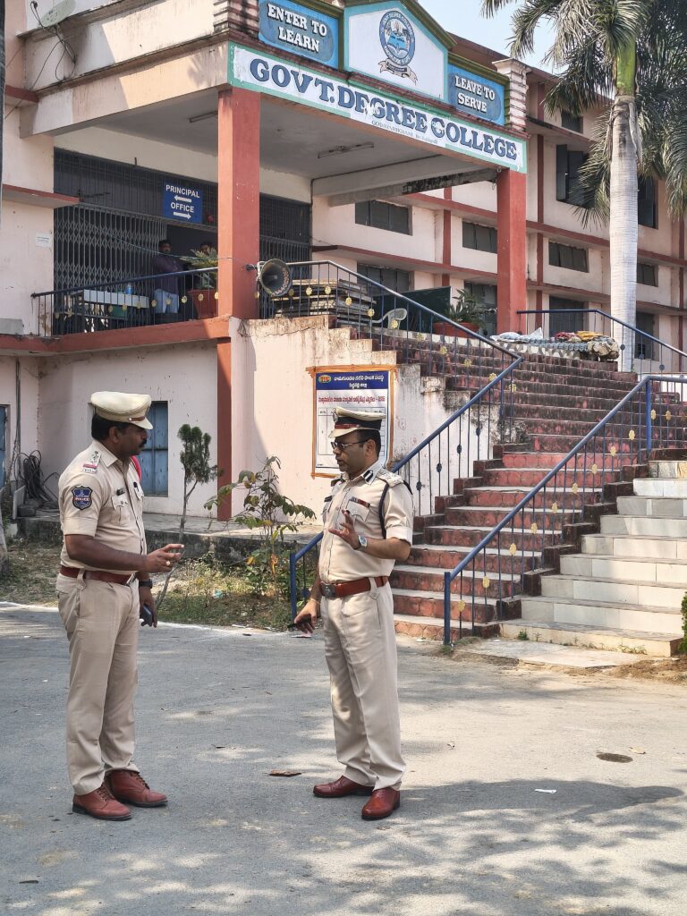 ర్యాలీలు,సభలు, సమావేశాలకు అనుమతి లేదు: పోలీస్ కమిషనర్ అంబర్ కిషోర్ ఝా..కౌంటింగ్ కేంద్రాల వద్ద బందోబస్తు ఏర్పాట్ల పరిశీలన.