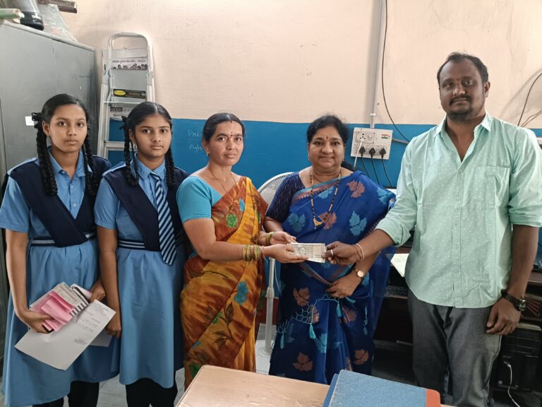 నిస్సహాయ పిల్లల చదువుకు అండగా ప్రవాస భారతీయులు..  నీడ పిలుపు తో ఇద్దరికీ స్కూల్ fees కట్టి చదువు కీ భరోసా కలిపించిన nri లు అలుగుబెల్లి వేణు గోపాల్, బొద్దుల మధుకర్.