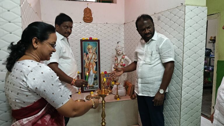 ఆకట్టుకున్న ‘ఆపిల్ కిడ్స్’ సైన్స్ ఫెయిర్: భవిష్యత్ శాస్త్రవేత్తలు మన చిన్నారులే  – పర్యావరణ పరిరక్షణపై విద్యార్థుల నమూనాలు అద్భుతం – విద్యా, సాంకేతిక రంగాల అభివృద్ధికి పూర్తి సహకారం: కార్పొరేటర్ చిదురాల నాగరాజు.. హాజరైన మేయర్ మహంకాళి స్వామి,