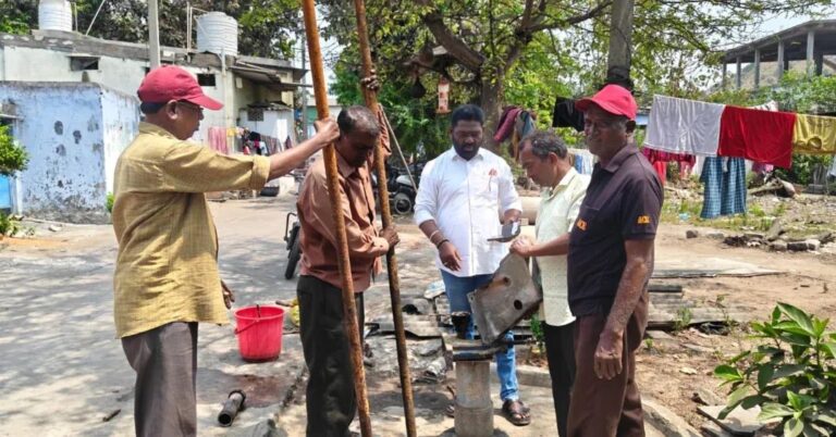 వేసవిని దృష్టిలో ఉంచుకొని డివిజన్ లోని పాడైన బోర్లను రిపేర్ చేయించిన 9వ డివిజన్ర్ కార్పొరేటర్ తాళ్లపల్లి యుగంధర్