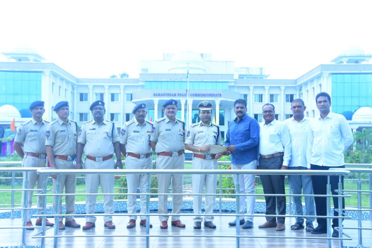 సీసీఆర్‌బీ,సీసీఎస్, టాస్క్‌ఫోర్స్,ఐటీ కోర్,సైబర్ క్రైమ్ విభాగాల అధికారులు, సిబ్బందికి నగదు ప్రోత్సాహకాలు.అంకితభావంతో విధులు నిర్వహిస్తున్న పోలీసు సిబ్బందిని అభినందించిన సీపీ అంబర్ కిషోర్ ఝా