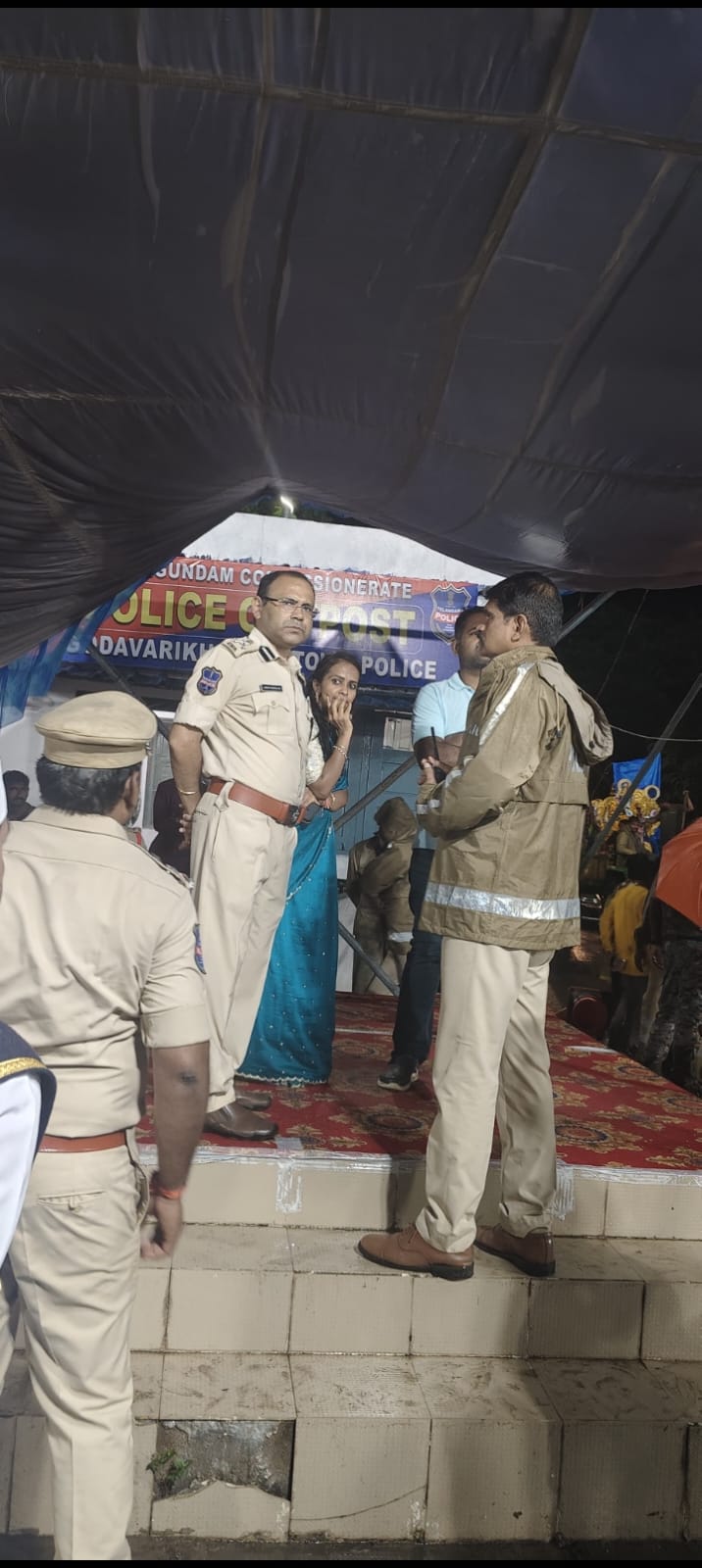 వర్షంలోనూ నిమజ్జన ఏర్పాట్లను పర్యవేక్షించిన రామగుండం సీపీ