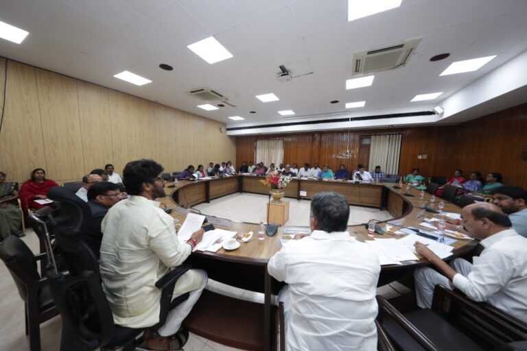 బీసీ సంక్షేమ పథకాలపై చర్చించిన బీసీ వెల్ఫేర్ కమిటీ చైర్మన్ ఎమ్మెల్యే రాజ్ ఠాకూర్