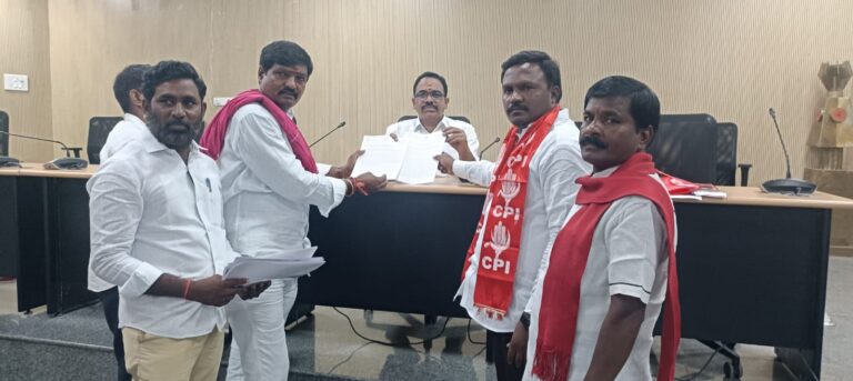రామగుండం కార్పొరేషన్ కు ఆర్థిక నష్టాన్ని చేకూర్చే కొన్ని ఎజెండాలను రద్దు చేయాలని ప్రజావాణిలో ఫిర్యాదు 