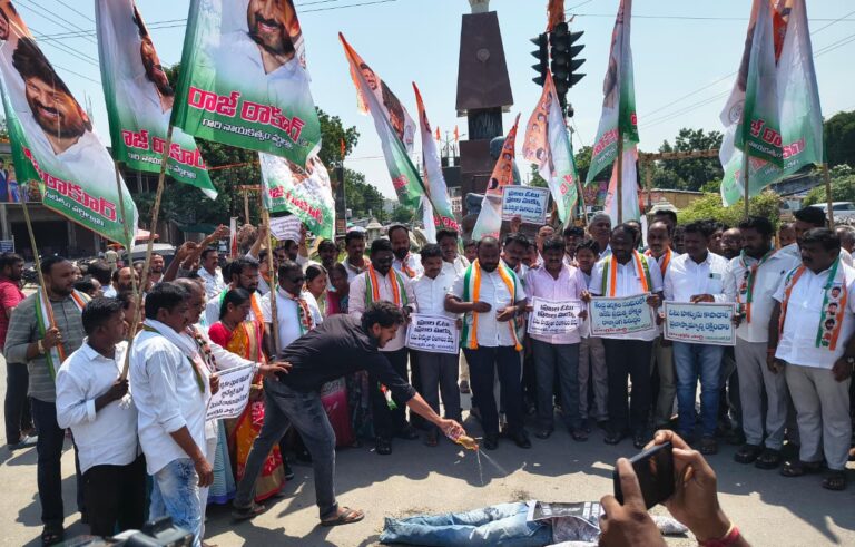 ఓటు హక్కును కాపాడేందుకు కాంగ్రెస్ సమరం     CEC జ్ఞానేష్ కుమార్ వెంటనే రాజీనామా చేయాలి     ఎన్నికల సంఘం స్వతంత్రతపై ప్రజలకు సమాధానం చెప్పాలి